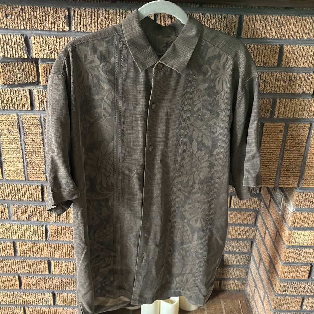 Tommy Bahama Hawaiin 100% Silk Button Down